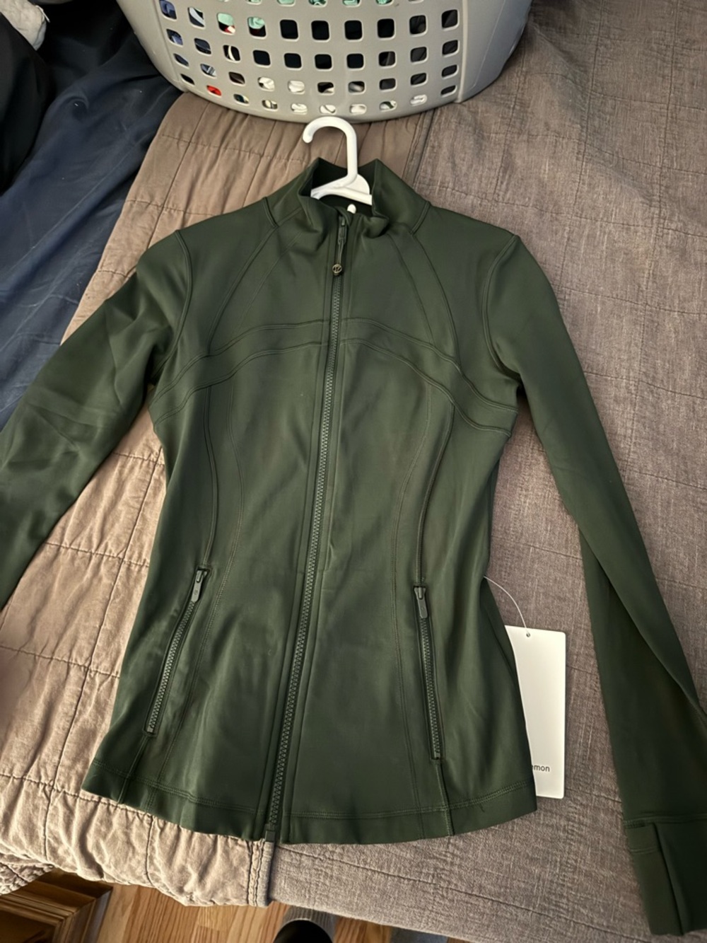 BNWT Lululemon Nulu Define Rainforest Green 6